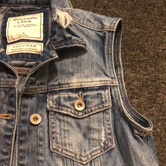 Abercrombie & Fitch Brand Size Small Denim Vest Jean Distressed Medium Wash - Picture 5 of 7